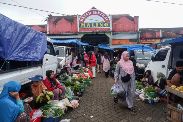 Suasana Pasar Sentral Malin di Jalan Sultan Hasanuddin, Kecamatan Tinggimoncong, Kabupaten Gowa